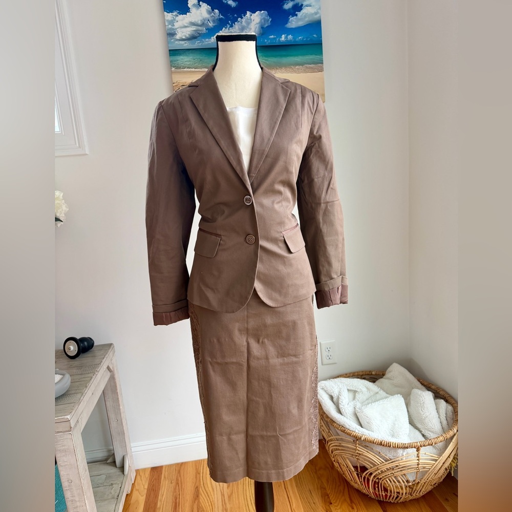 Gorgeous & Stylish Women's Two-Piece Suit Jacket & Skirt